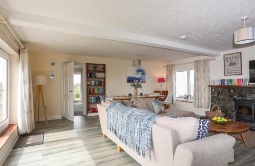 Rhoscolyn House | Pant yr Hyman