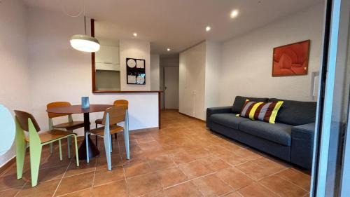 Calella de Palafrugell Apartment | Parc Golfet - Apartamento para 3 con WiFi, AC y Piscina
