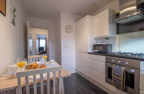 Motherwell Apartment | Park View - 2 bed flat with parking in Motherwell