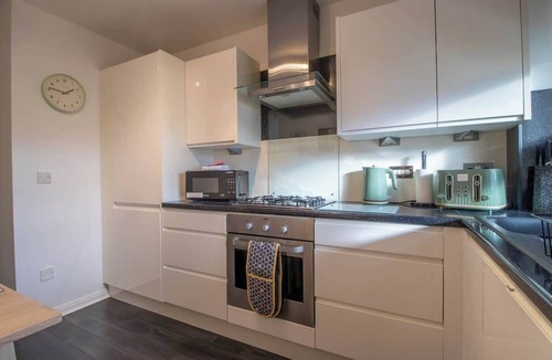 Motherwell Apartment | Park View - 2 bed flat with parking in Motherwell