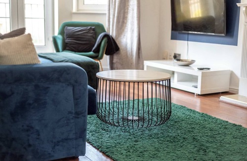 Leith Apartment | Parking-2BR Edinburgh Retreat-Walk to Leith & City