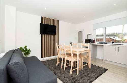 Dennyloanhead Apartment | Parking - Wi-Fi -Near Falkirk & Stirling -Sleeps 6