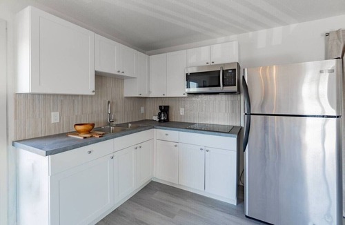 Niagara Falls Apartment | Parkway Boutique Suite D, 10 mins to Falls & Golf
