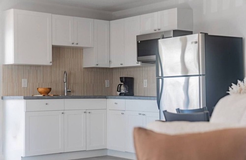 Niagara Falls Apartment | Parkway Boutique Suite D, 10 mins to Falls & Golf