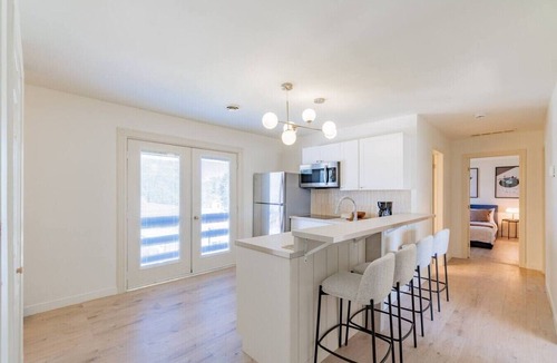 Niagara Falls Apartment | Parkway Boutique Suite B, 10 mins to Falls & Golf