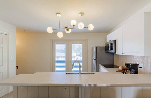 Niagara Falls Apartment | Parkway Boutique Suite B, 10 mins to Falls & Golf