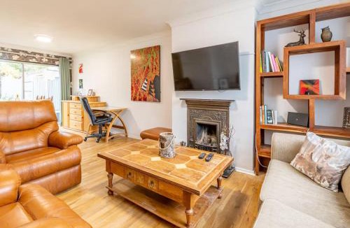 Chelmsford House | Pass the Keys 3-Bedroom Home in Chelmsford Sleeps 7