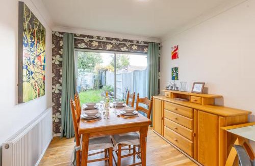 Chelmsford House | Pass the Keys 3-Bedroom Home in Chelmsford Sleeps 7