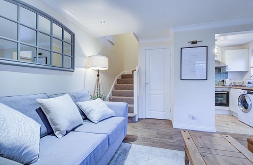 Basildon House | Pass the Keys | Beautiful Cosy Home
