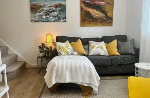 Borehamwood House | Pass the Keys Cosy One Bedroom House with Parking