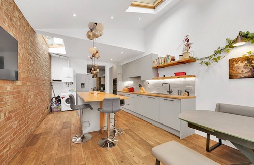 Cann Hall House | Pass the Keys | Family home w/beautiful renovated kitchen!