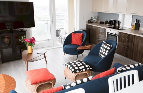 Partick Apartment | Pass the Keys | Lovely New 1-bedroom Glasgow Harbour River View