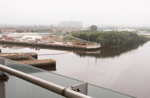 Partick Apartment | Pass the Keys | Lovely New 1-bedroom Glasgow Harbour River View