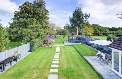 Sandon House | Pass the Keys | Spacious House Near Chelmsford