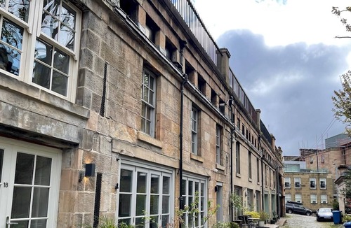 Kelvinbridge House | Pass the Keys | Stunning West End 1 Bed Mews House with Patio