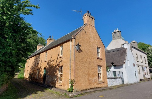Cromarty Cottage | PAYE HOUSE - CROMARTY, pet friendly, with open fire in Cromarty
