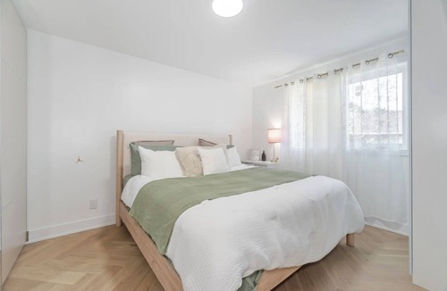 Brampton West House | Peaceful 2-bdrm Escape in a Prime Brampton Location