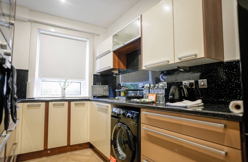Anniesland House | Peaceful 2-bedroom house in Glasgow perfect for your getaway