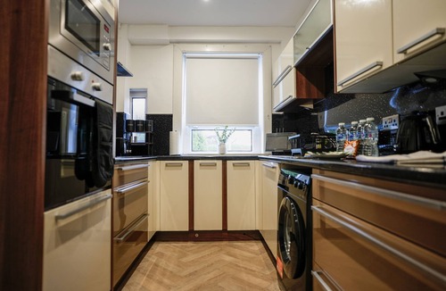 Anniesland House | Peaceful 2-bedroom house in Glasgow perfect for your getaway