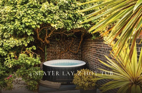 Canary Wharf Apartment | Peaceful 3BR Escape Hot Tub & Large Garden