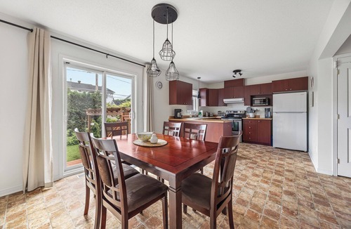 Aylmer House | Peaceful 3BR Home/Charming Backyard/Aylmer