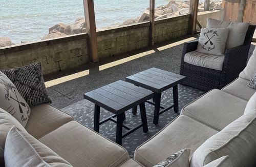 Amherstburg House | Peaceful Lakeview Getaway. Hot Tub, Infrared Sauna. Ultimate Birding Retreat
