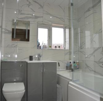 Hull Apartment | Peaceful Waterfront Apartment, Private Parking, Hull Marina
