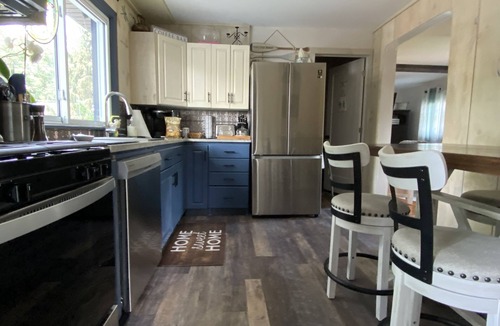 Kingsville Cottage | Pelican Place ❤️ WALK EVERYWHERE! Your home away from home.