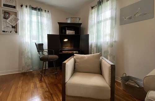 Kingsville Cottage | Pelican Place ❤️ WALK EVERYWHERE! Your home away from home.