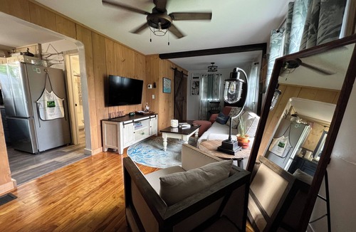 Kingsville Cottage | Pelican Place ❤️ WALK EVERYWHERE! Your home away from home.