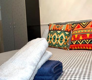 Havering Park Apartment | Penn Gardens Spacious king size room- 3
