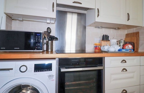Helford Passage Cottage | PENROSE FARM COTTAGE, pet friendly, with a garden in St Keverne