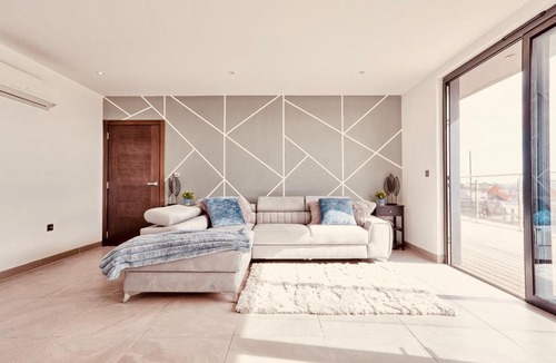 Great Baddow Apartment | Penthouse, Parking, Contractors, Business travellers , Insurance and relocations welcome , FastWIFI and huge Roof Terrace by The Opulent Property Project UK