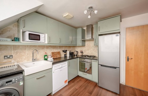 Longcroft Bed & Breakfast | Pentland Hills Views - Cosy Room in Shared Accommodation - Edinburgh