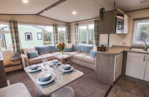 Knaresborough Cottage | PEPPER POT LODGE, pet friendly, with a garden in Knaresborough