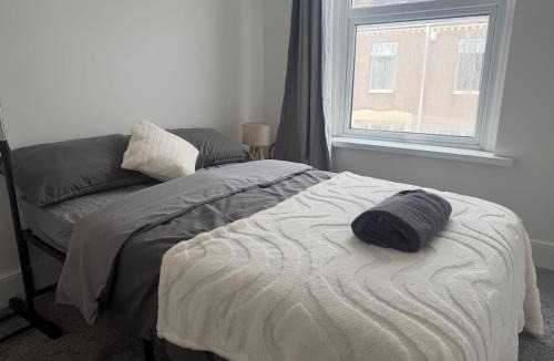 Blyth Apartment | Percy Home - NEW 2 Br 1 Bath Hollidays andContractors