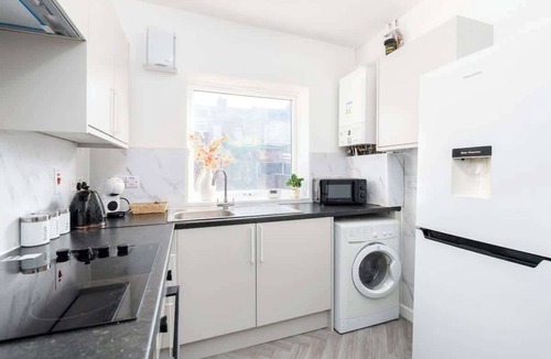 Doncaster House | Perfect Booking | Central Doncaster 3 Bed Home