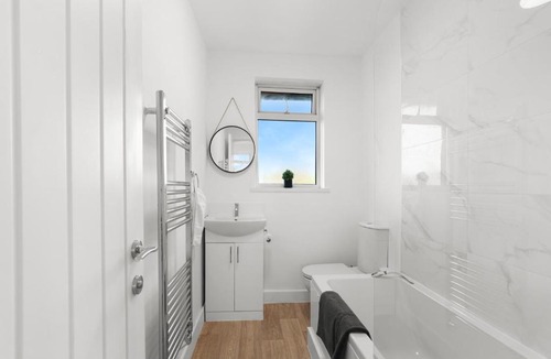 Blyth Apartment | Perfect Booking 5 min Drive To Blyth Beach