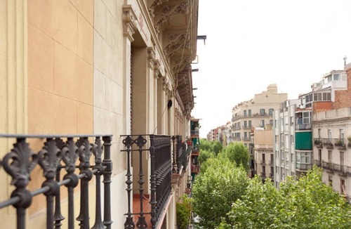 El Poble-sec Apartment | Perfect for big families, business travels and groups of friends!