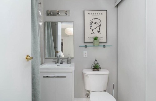 King West Village Apartment | Perfect Home for Couple Close to Lake