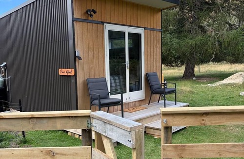 Burkes Pass Cabin | Pine Nook: Quiet Rural Cabin With Mountain Views