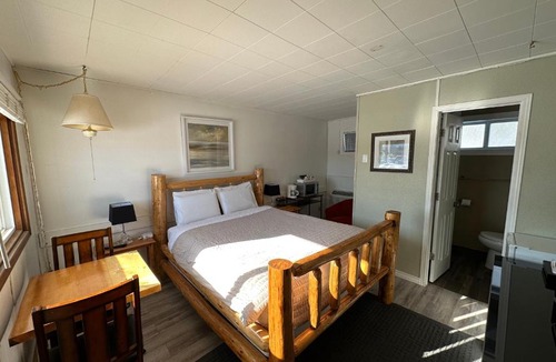 Nipigon Hotel | Pinecrest Motel
