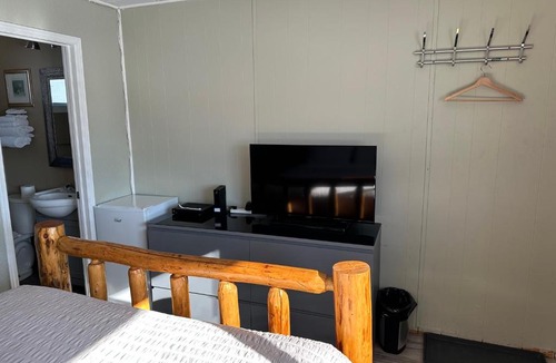 Nipigon Hotel | Pinecrest Motel