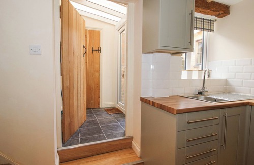 Knighton Cottage | PINNER'S COTTAGE, with open fire in Knighton