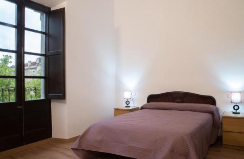 Banyoles Apartment | PLAÇA MAJOR 17 2n 1a