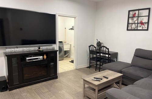 Dunsford House | Places to Stay bbq ac Heat Parking Wiffi