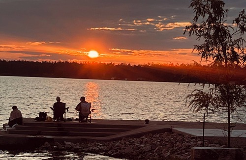 Dunsford House | Places to Stay bbq ac Heat Parking Wiffi