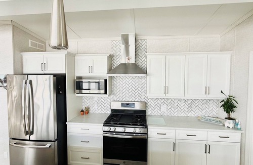 Sherkston Cottage | Plant Lovers 3 BR Family Cottage at Sherkston Shores