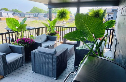 Sherkston Cottage | Plant Lovers 3 BR Family Cottage at Sherkston Shores