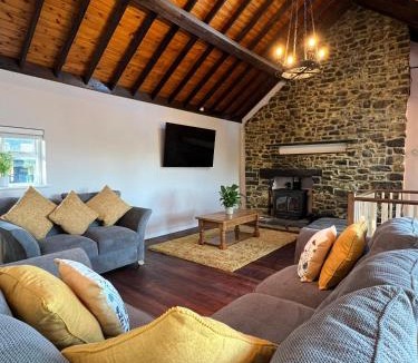 Pentrefelin House | Plasbach Cottage